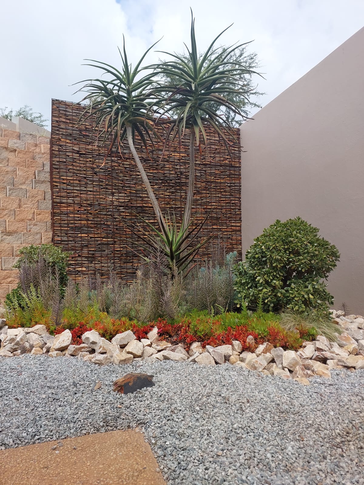 Rustic Low Maintenance Landscaping