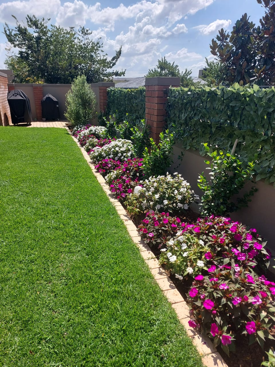 flower-bed-landscaping-midstream