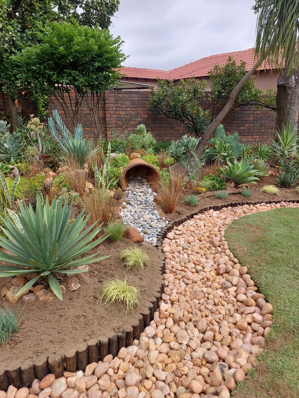 modern-garden-landscaping-midstream